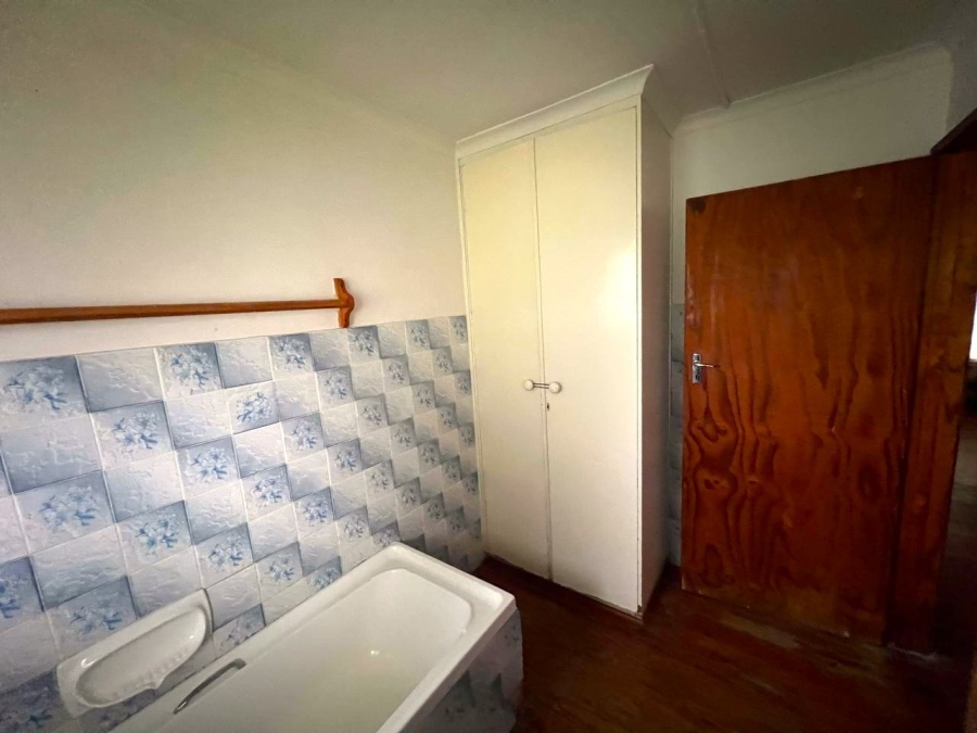 5 Bedroom Property for Sale in Bergsig Western Cape